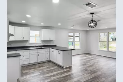 828 Indiana Street, Graham, TX 76450 - Photo 4