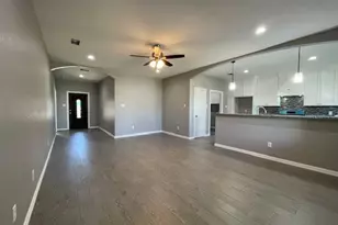 304 Ave D, Ennis, TX 75119 - Photo 2