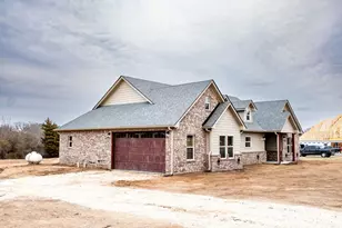 181 Trinity Cir, Bowie, TX 76230 - Photo 4