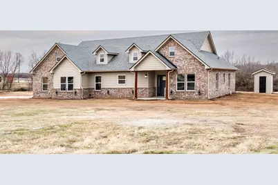 181 Trinity Circle, Bowie, TX 76230 - Photo 2