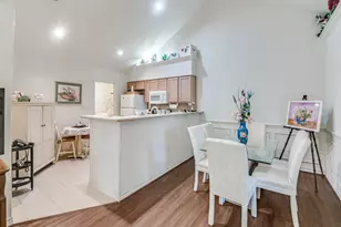 941 Bridges Dr, Arlington, TX 76012 - Photo 10