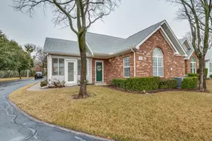 941 Bridges Dr, Arlington, TX 76012 - Photo 4