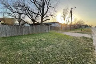 214 Coke St, Tye, TX 79563 - Photo 2