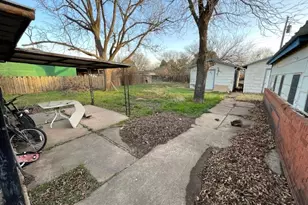 214 Coke St, Tye, TX 79563 - Photo 4