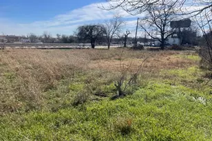 713 E Jefferson Ave, Fort Worth, TX 76104 - Photo 1