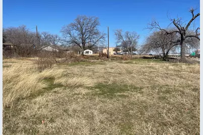 713 E Jefferson Avenue, Fort Worth, TX 76104 - Photo 2