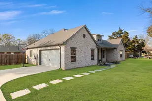 304 Bradley St, Tioga, TX 76271 - Photo 8