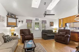 417 Sky Harbour Ct, Granbury, TX 76049 - Photo 4