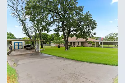 417 Sky Harbour Court, Granbury, TX 76049 - Photo 2