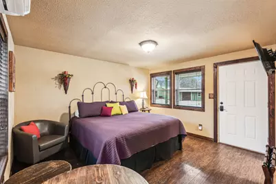 512 N Travis Street, Granbury, TX 76048 - Photo 24