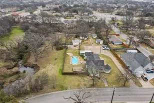 512 N Travis St, Granbury, TX 76048 - Photo 1