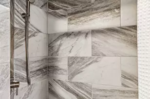 512 N Travis St, Granbury, TX 76048 - Photo 22