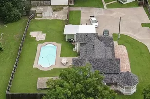 512 N Travis St, Granbury, TX 76048 - Photo 2