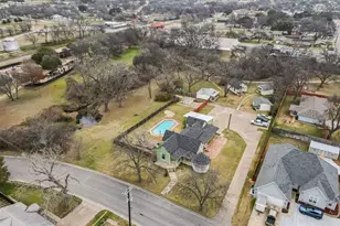 512 N Travis St, Granbury, TX 76048 - Photo 4