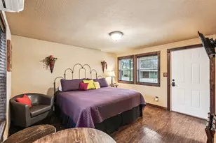 512 N Travis St, Granbury, TX 76048 - Photo 24