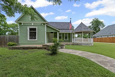 512 N Travis Street, Granbury, TX 76048 - Photo 4