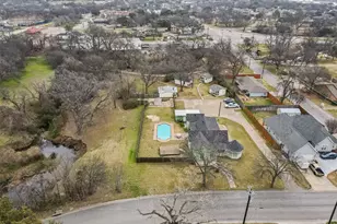 512 N Travis St, Granbury, TX 76048 - Photo 6