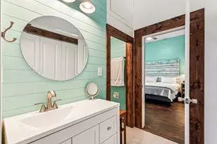 512 N Travis St, Granbury, TX 76048 - Photo 14