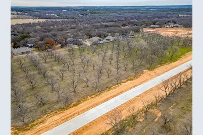 1118 E Landings N, Granbury, TX 76049 - Photo 4