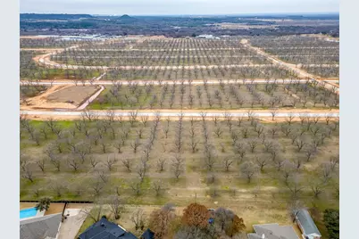 1118 E Landings N, Granbury, TX 76049 - Photo 8