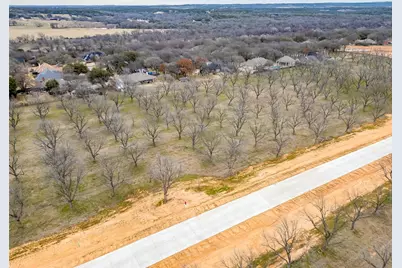 1112 E Landings N, Granbury, TX 76049 - Photo 4