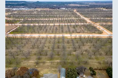 1112 E Landings N, Granbury, TX 76049 - Photo 8