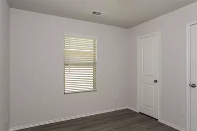 5636 Willamette Drive, Fort Worth, TX 76119 - Photo 8