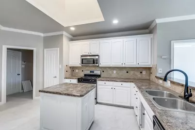 7904 Roswell Court, Arlington, TX 76002 - Photo 6