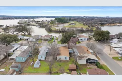 212 Brazos Harbor Drive, Granbury, TX 76048 - Photo 18