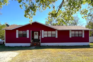 901 Washington St, Teague, TX 75860 - Photo 1