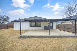 300 W College St, Jacksboro, TX 76458 - Photo 30