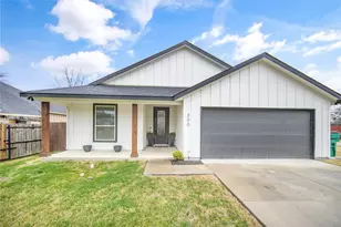 300 W College St, Jacksboro, TX 76458 - Photo 32