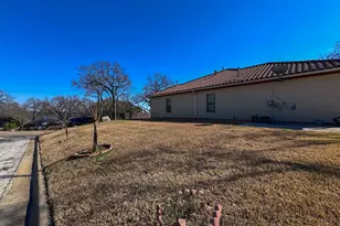 1302 Woodridge Cir, Euless, TX 76040 - Photo 32