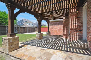 7409 Bradford Pear Dr, Irving, TX 75063 - Photo 32