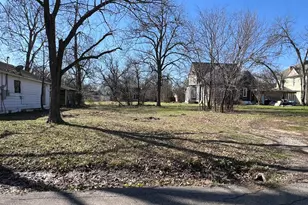 954 3rd St SE, Paris, TX 75460 - Photo 1