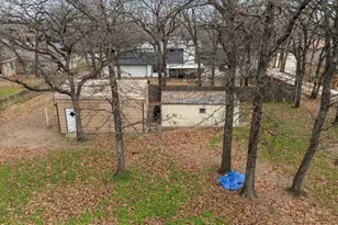 2608 Royal Ln, Granbury, TX 76049 - Photo 10