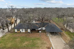 2608 Royal Ln, Granbury, TX 76049 - Photo 4