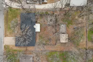 2608 Royal Ln, Granbury, TX 76049 - Photo 8