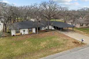 2608 Royal Ln, Granbury, TX 76049 - Photo 2