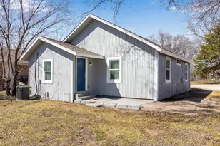 1309 Nugent St, Bowie, TX 76230 - Photo 32