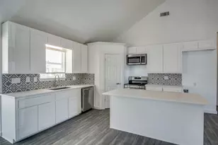 104 Buffalo Ct, Runaway Bay, TX 76426 - Photo 2