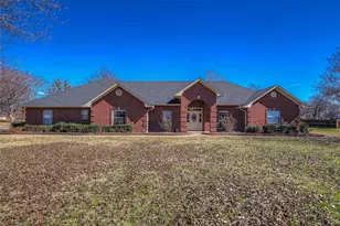 302 Briarwood Ln, Sulphur Springs, TX 75482 - Photo 1