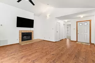 217 Teakwood Ln, Lewisville, TX 75067 - Photo 4