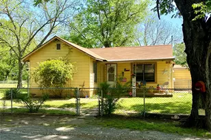1115 S 6th St, Bonham, TX 75418 - Photo 2