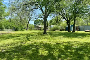 1115 S 6th St, Bonham, TX 75418 - Photo 18
