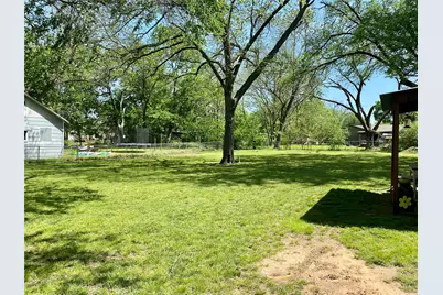1115 S 6th Street, Bonham, TX 75418 - Photo 16