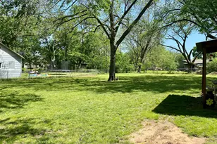1115 S 6th St, Bonham, TX 75418 - Photo 16