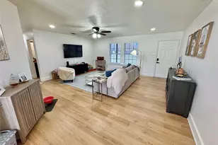 704 Shady Grove Ct, Granbury, TX 76049 - Photo 4