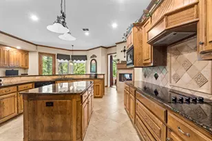 10072 Bluffview Cir, Pilot Point, TX 76258 - Photo 18