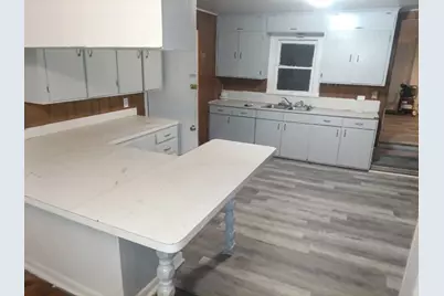 835 W Thompson Street, Jacksboro, TX 76458 - Photo 2